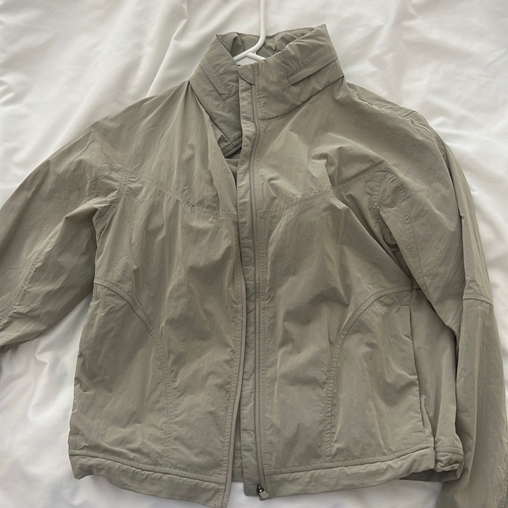 Lululemon windbreaker